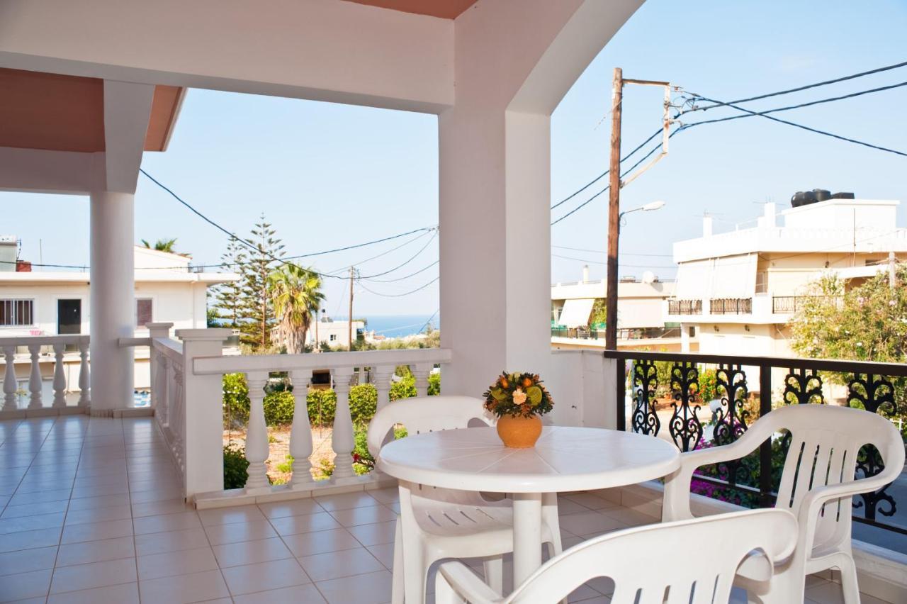 Captain Michalis Apartments Galatás Esterno foto