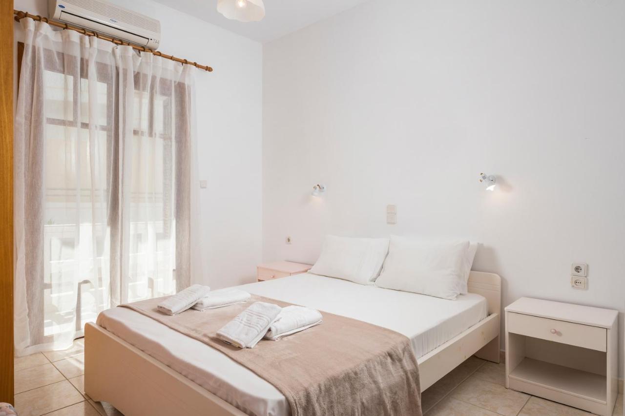 Captain Michalis Apartments Galatás Esterno foto
