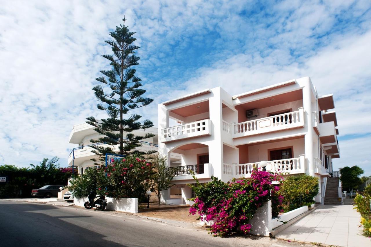 Captain Michalis Apartments Galatás Esterno foto