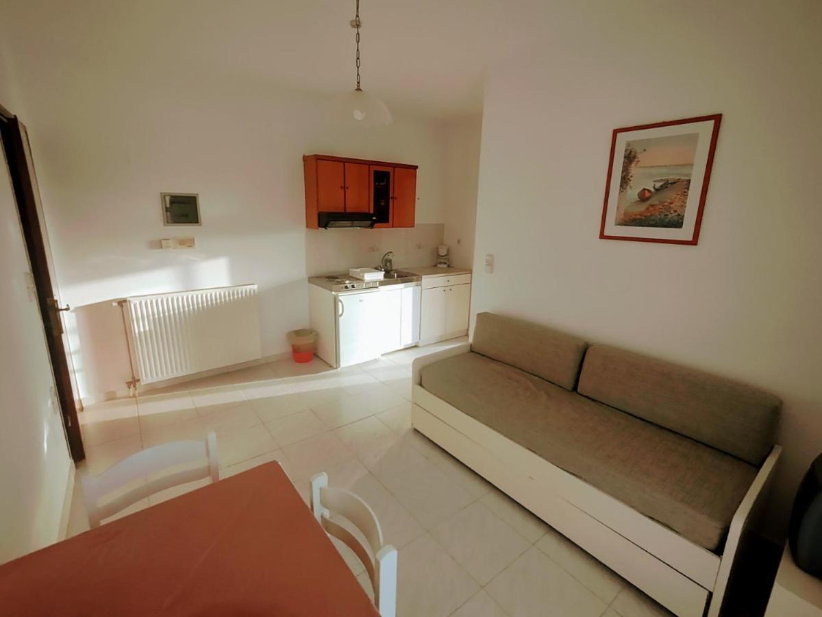 Captain Michalis Apartments Galatás Esterno foto