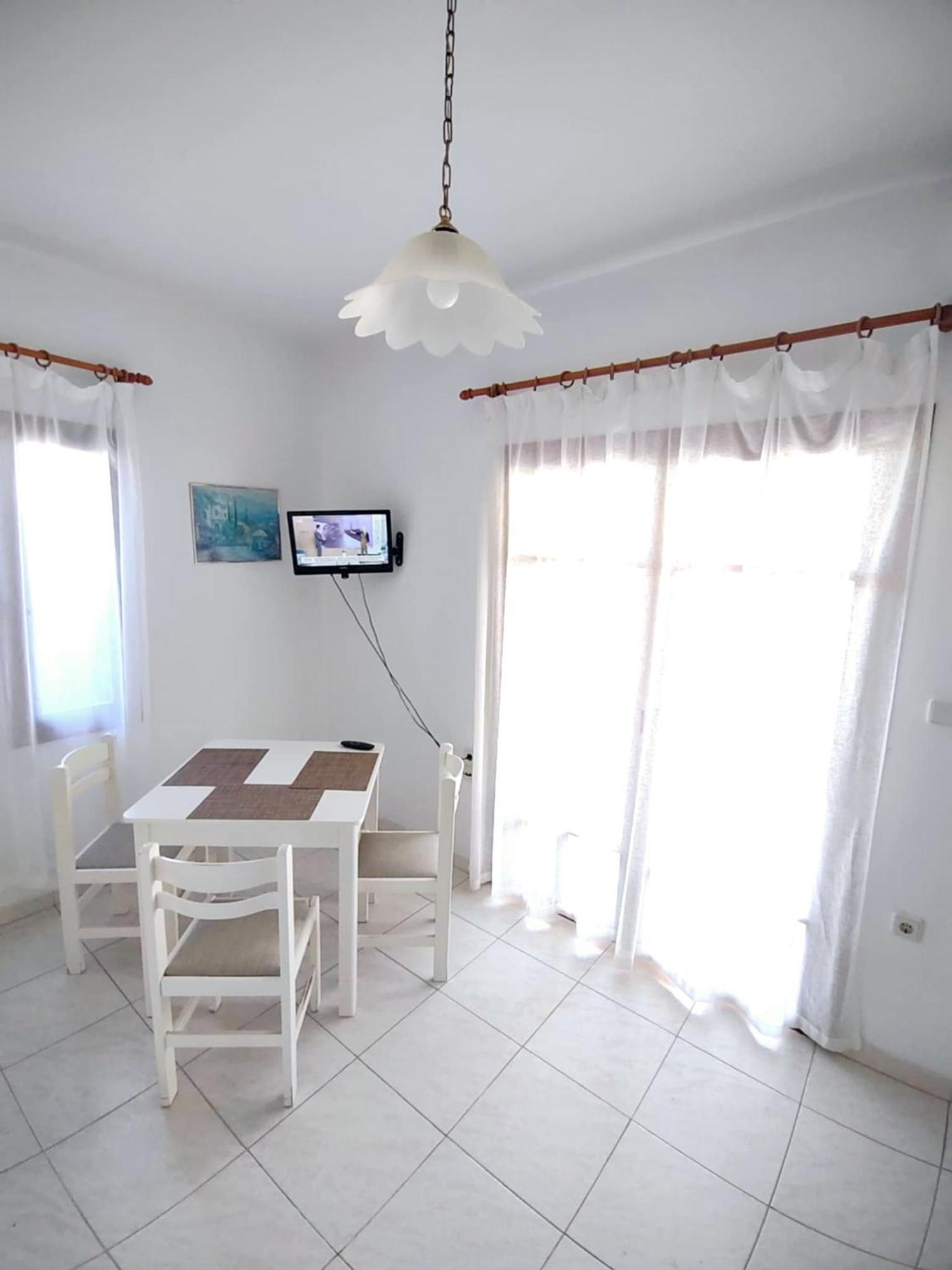 Captain Michalis Apartments Galatás Esterno foto